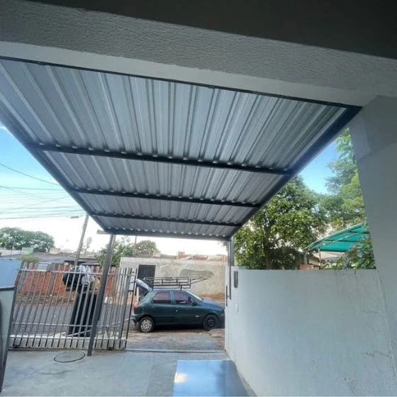 Cobertura de Telha Metálica Simples em Cabreúva SP — Cobertura em quintal residencial coberto