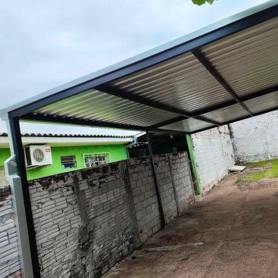 Cobertura de Telha Sanduíche em Cabreúva SP — Instalação em estacionamento