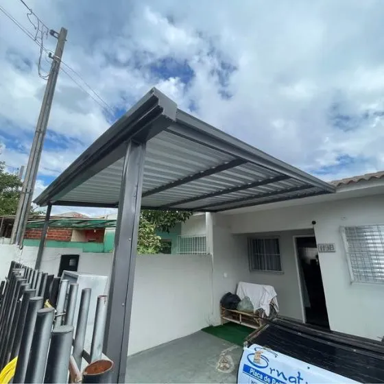 Cobertura de Telha Sanduíche em Cabreúva SP — Cobertura com calha lateral para escoamento