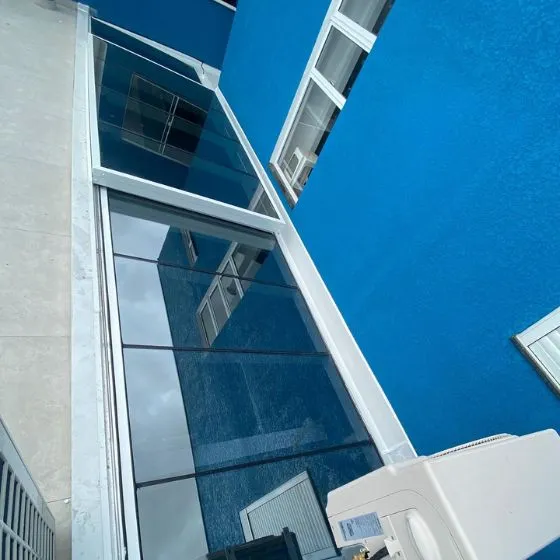 Cobertura Retrátil Policarbonato/Telha/Vidro em Cabreúva SP — Cobertura com calha lateral para escoamento