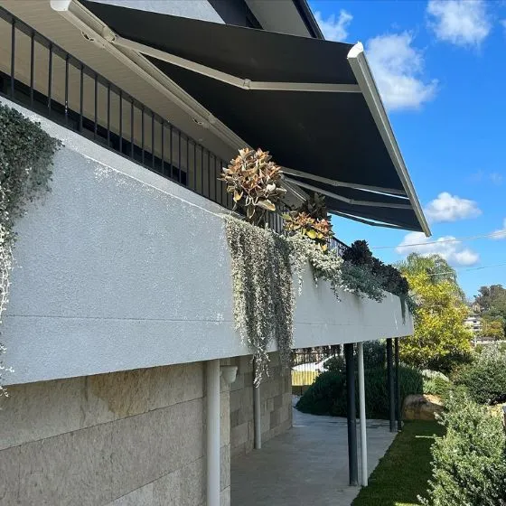 Toldo Articulado em Cabreúva SP — Cobertura em passagem coberta entre ambientes