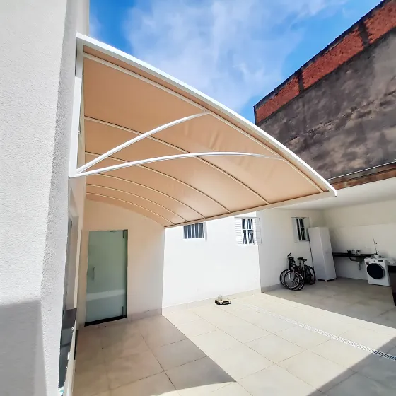 Toldo Fixo de Lona PVC em Cabreúva SP — Cobertura em quintal residencial coberto