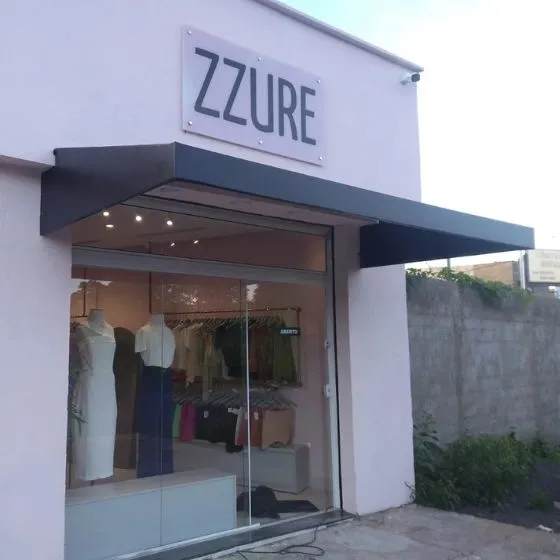 Toldo Fixo de Lona PVC em Cabreúva SP — Instalação em fachada comercial