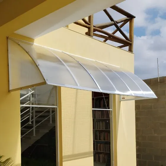 Toldo Policarbonato Alveolar em Cabreúva SP — Instalação em garagem residencial