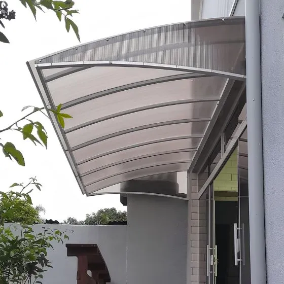Toldo Policarbonato Alveolar em Cabreúva SP — Instalação em área gourmet com churrasqueira