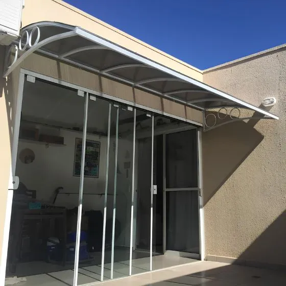 Toldo Policarbonato Alveolar em Cabreúva SP — Cobertura em quintal residencial coberto