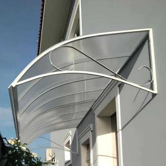 Toldo Policarbonato Alveolar em Cabreúva SP — Cobertura com estrutura metálica reforçada
